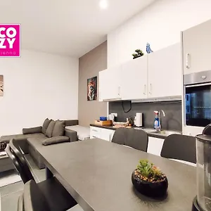 Cozy In Location With Free Parking , Vienna Austria